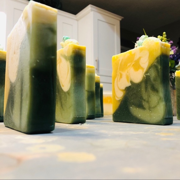 🍍🥥Piña Colada Goat Milk & Cream Essential Lather - Picture 4 of 10